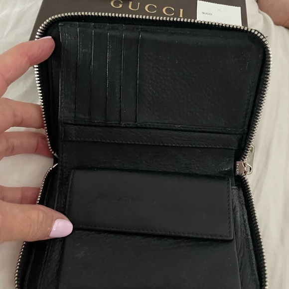 Ladies NWT Gucci zip around wallet - Picture 5 of 8